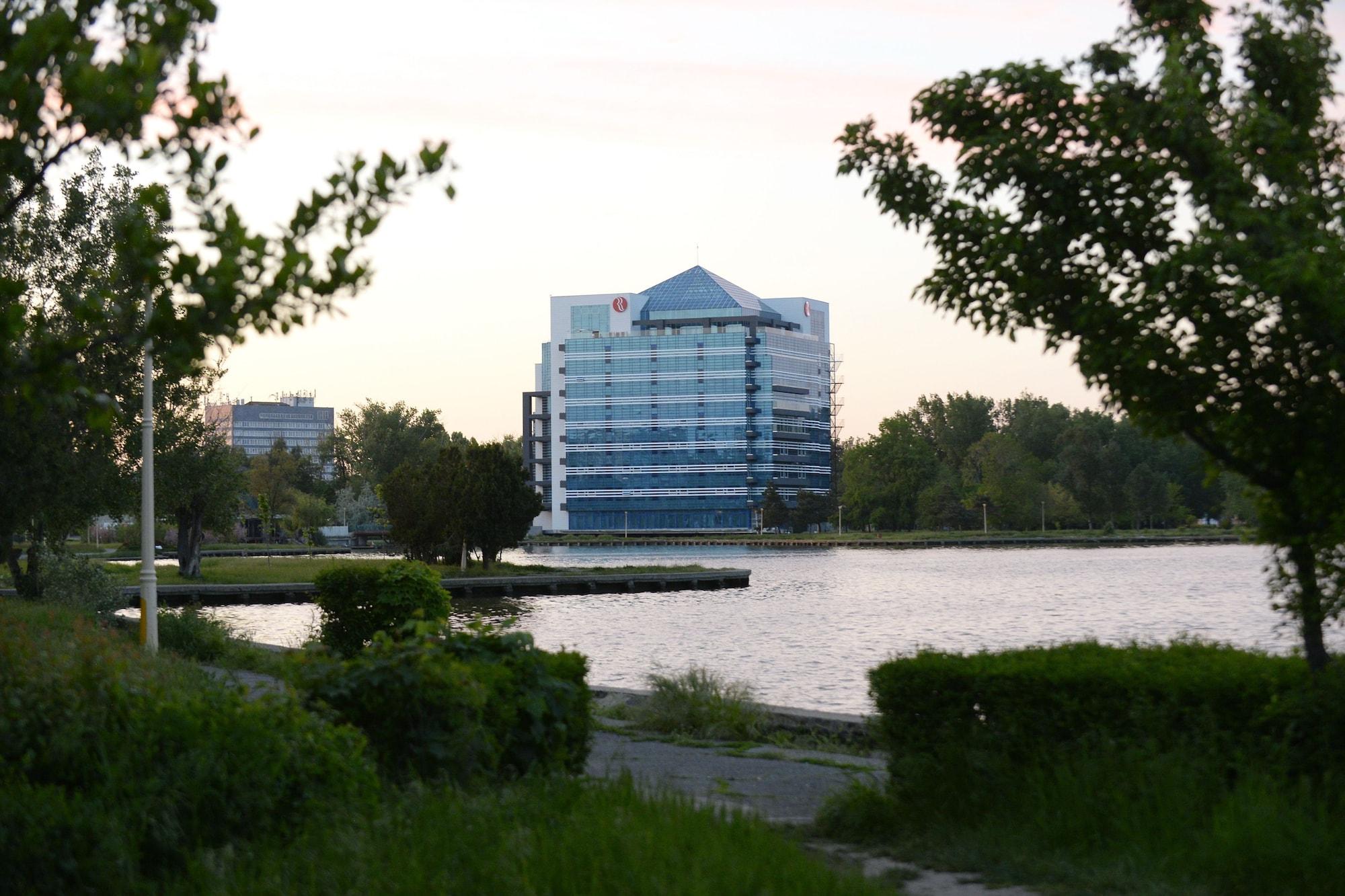 Ramada 4*
